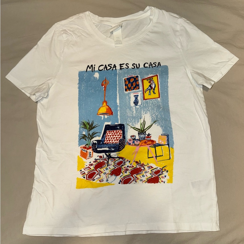 H&M White Graphic Tee - Mi Casa Es Su Casa